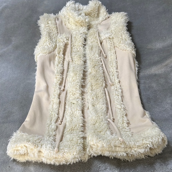 TWISTED HEART Cream Fleece Vest - Picture 1 of 7